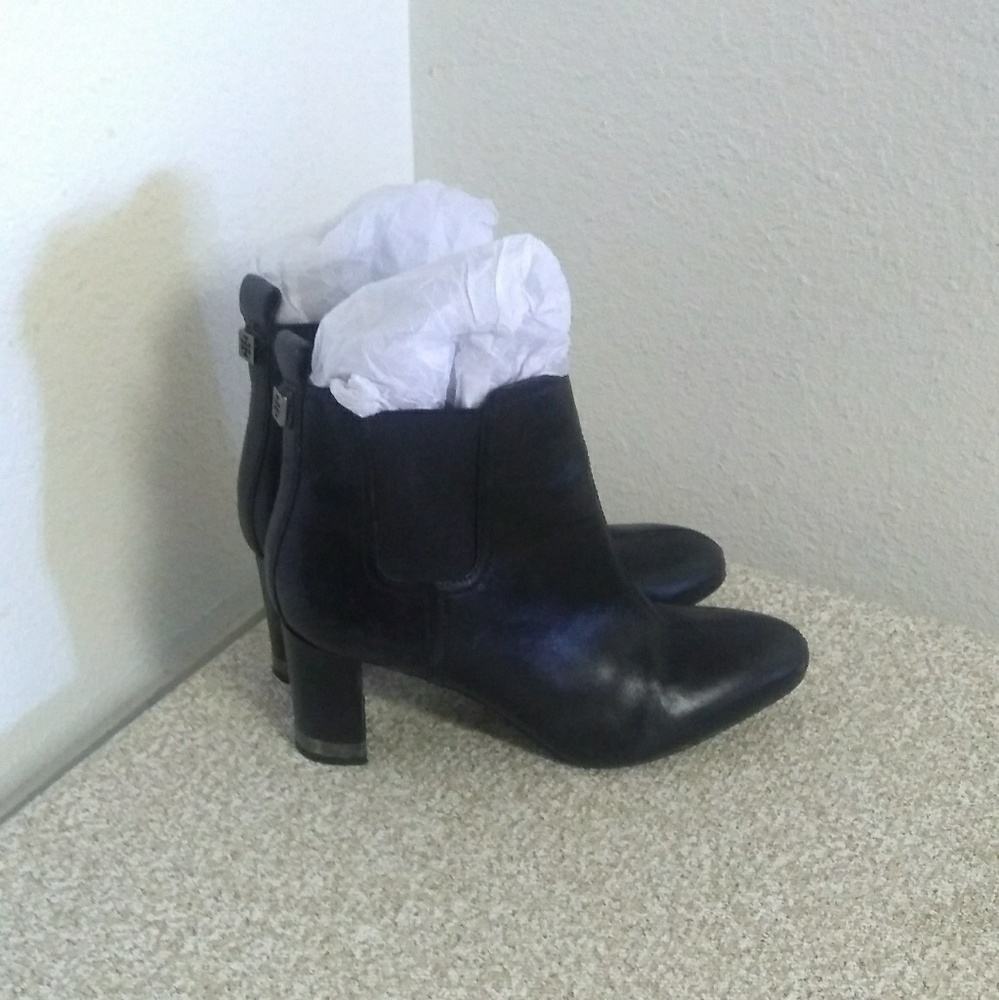 Tory Burch Black Leather Heeled Ankle Boots - Picture 8 of 8